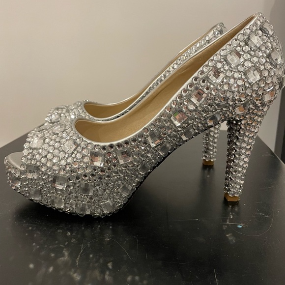 Stunning silver disco ball heels - Picture 3 of 4